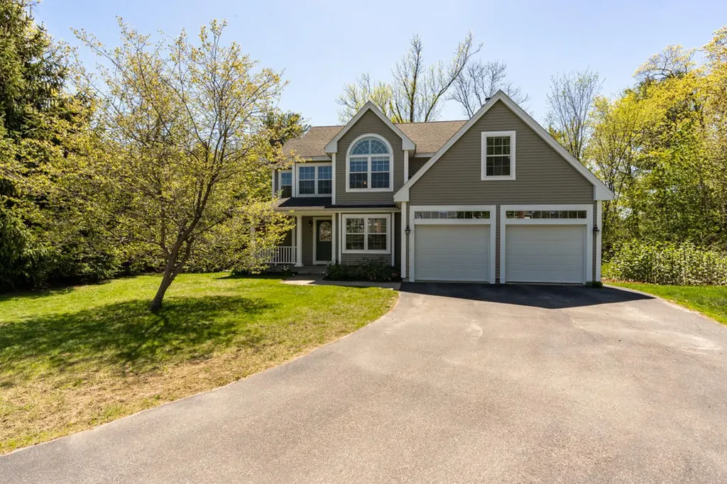16 Farm House Lane Portland ME 04103
