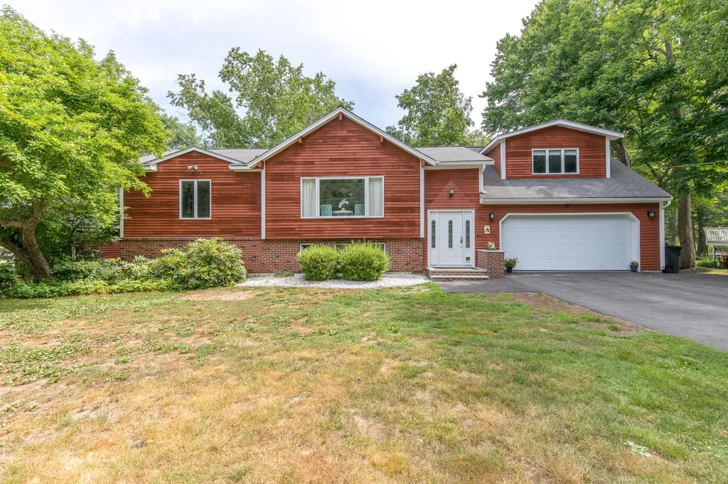 5 Beach Road Raymond ME 04071