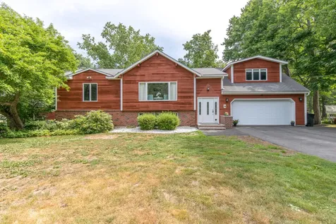 5 Beach Road Raymond ME 04071