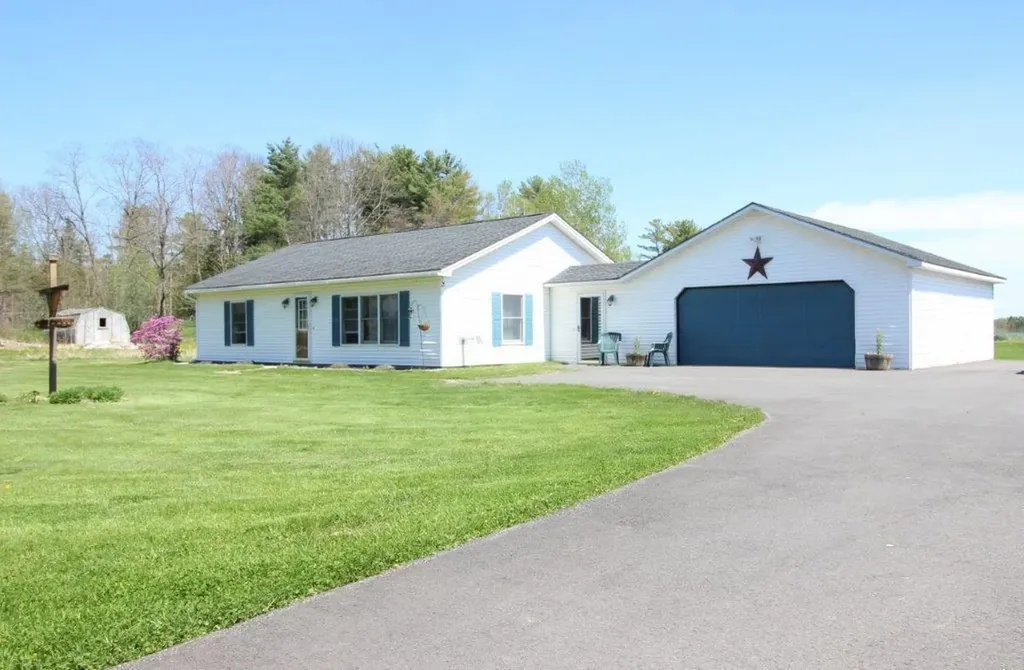 345 Billings Road Hermon ME 04401