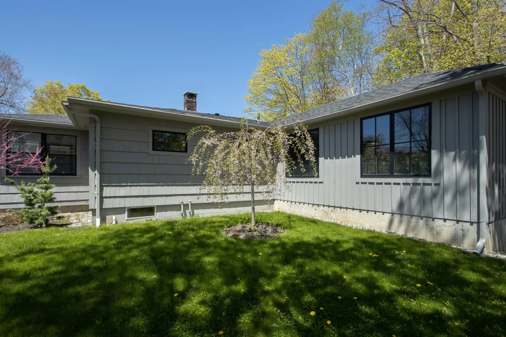 16 Eaton Avenue Camden ME 04843
