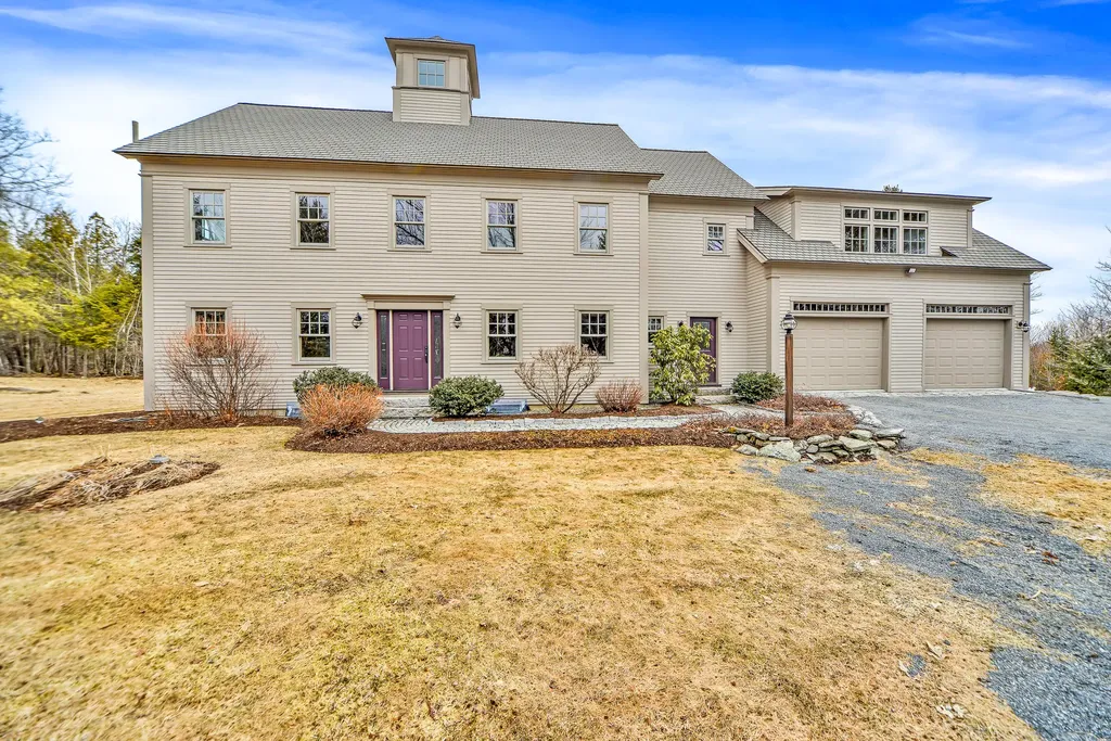 14 Newcastle Lane Holden ME 04429