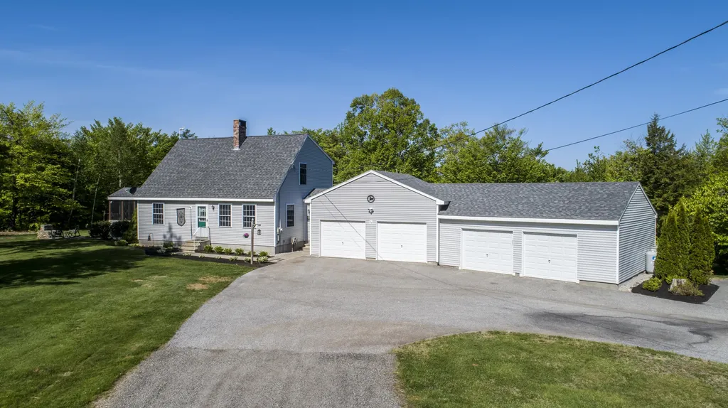 93 Knudsen Road Gray ME 04039