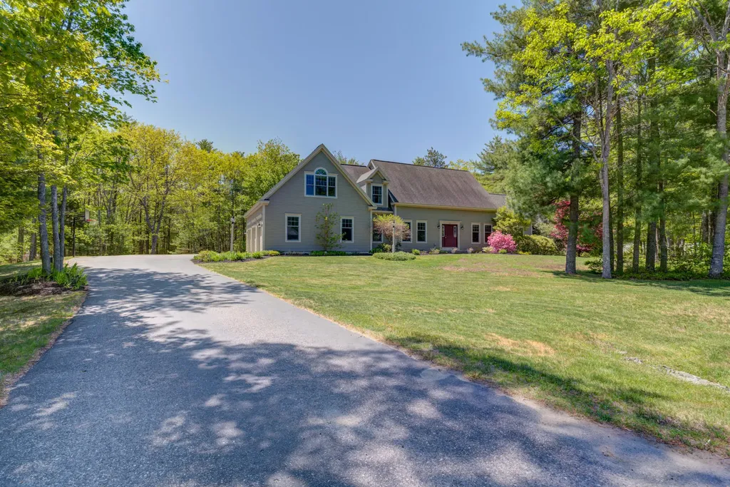 15 Kerryman Circle Scarborough ME 04074