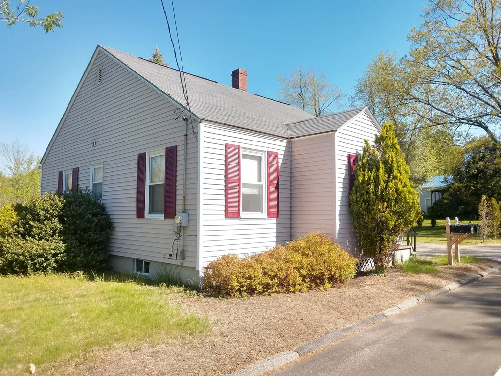 438 East Avenue Lewiston ME 04240