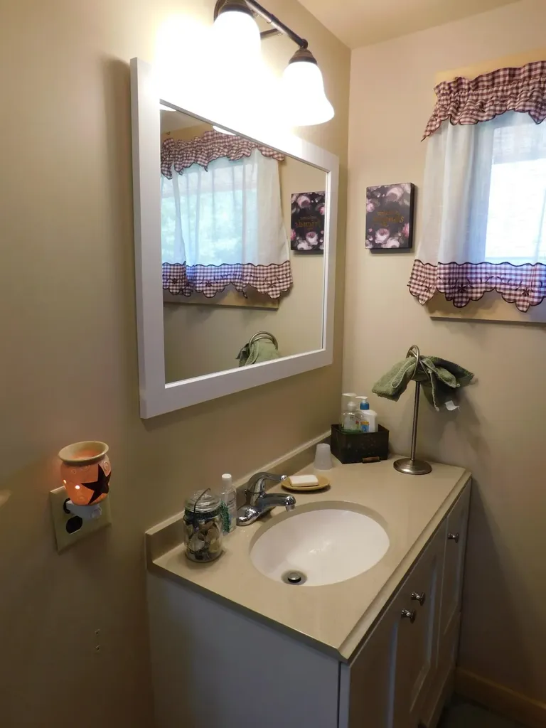 12 Moonlight Lane Hartland ME 04943