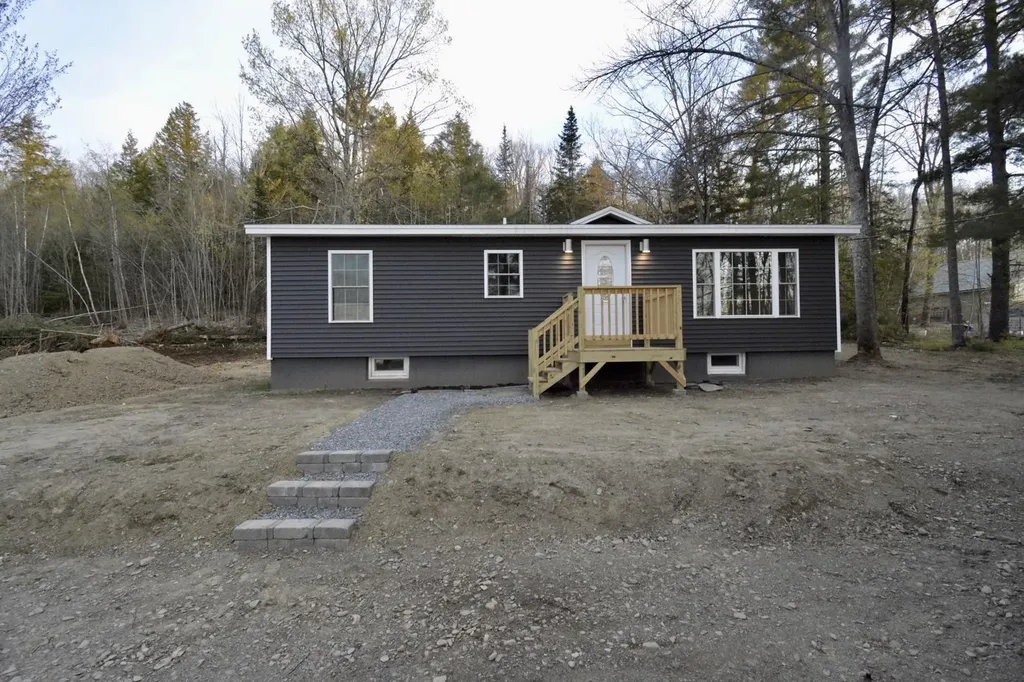 1376 Main Road Carmel ME 04419