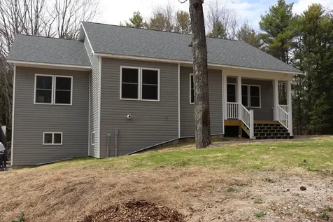 1525 Roosevelt Trail Raymond ME 04071