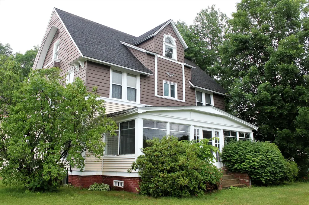 32 Pleasant Street Canton ME 04221