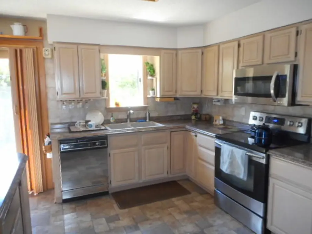 33 Edwards Street Lincoln ME 04457