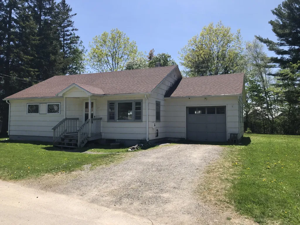 27 Charles Street Orono ME 04473
