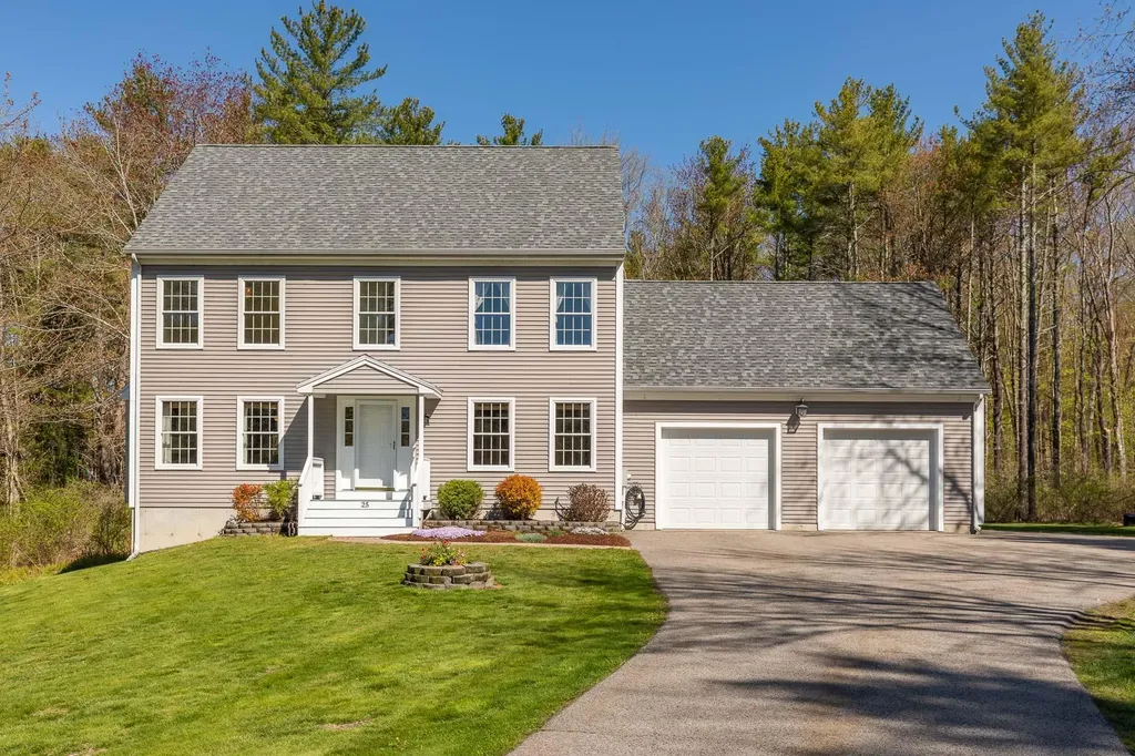 25 Greenwood Street Eliot ME 03903