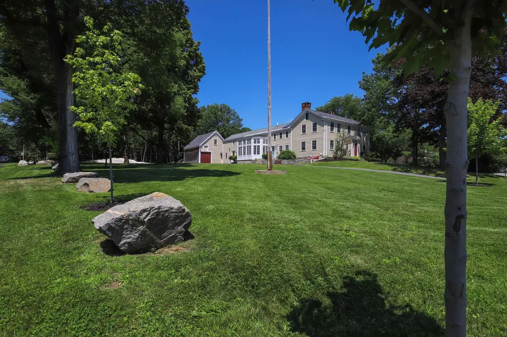 672 Ocean Avenue Portland ME 04103