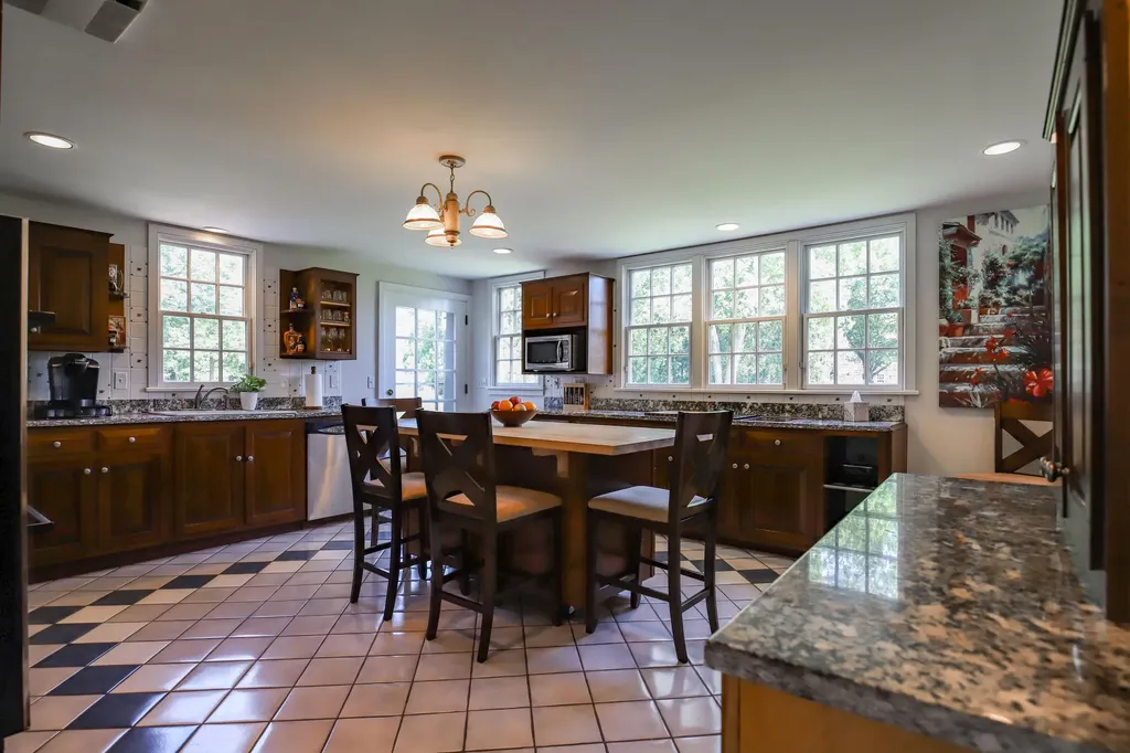672 Ocean Avenue Portland ME 04103
