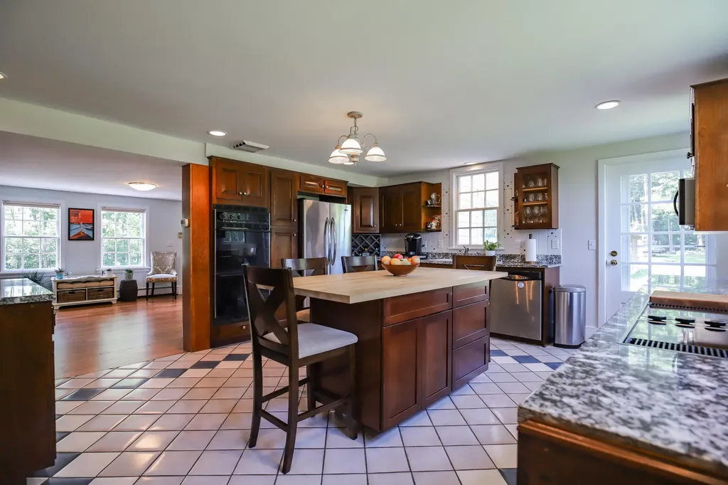 672 Ocean Avenue Portland ME 04103