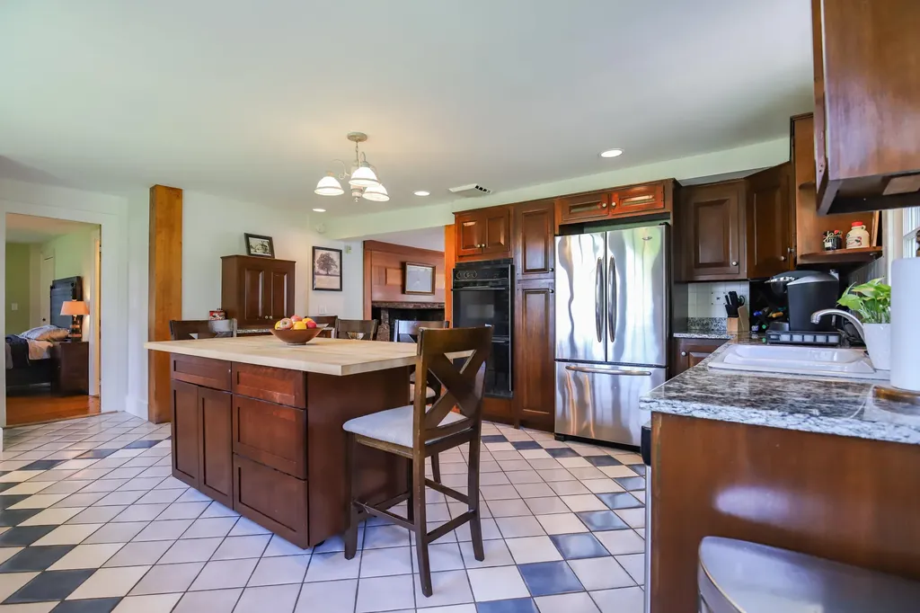 672 Ocean Avenue Portland ME 04103