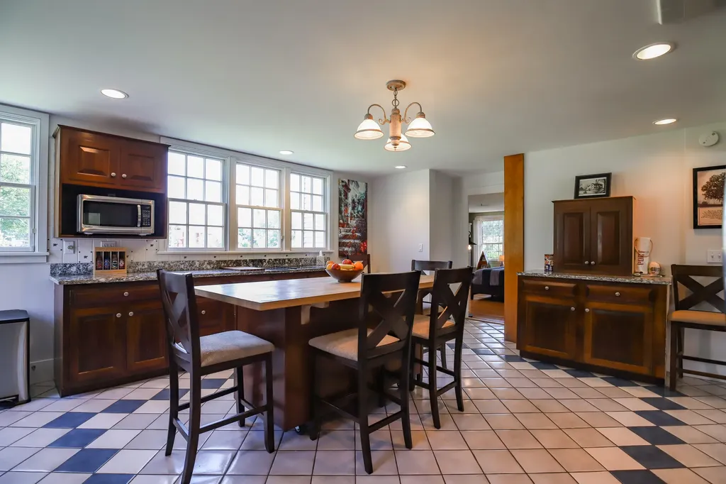 672 Ocean Avenue Portland ME 04103