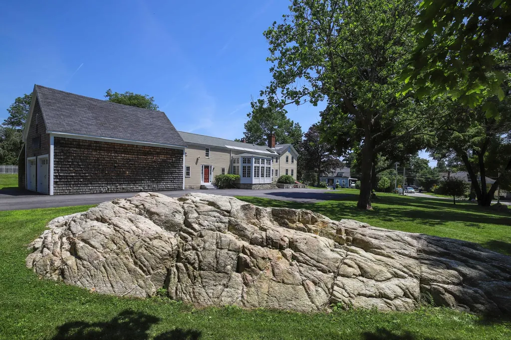 672 Ocean Avenue Portland ME 04103