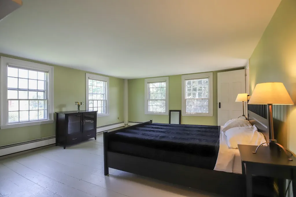 672 Ocean Avenue Portland ME 04103