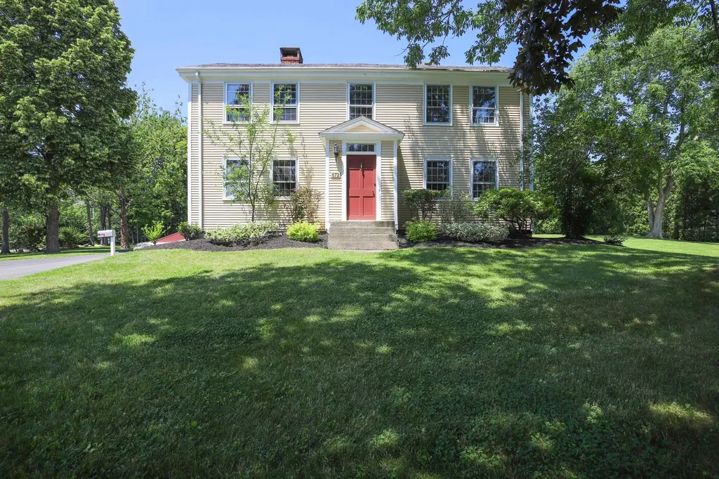 672 Ocean Avenue Portland ME 04103