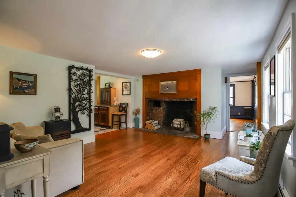 672 Ocean Avenue Portland ME 04103