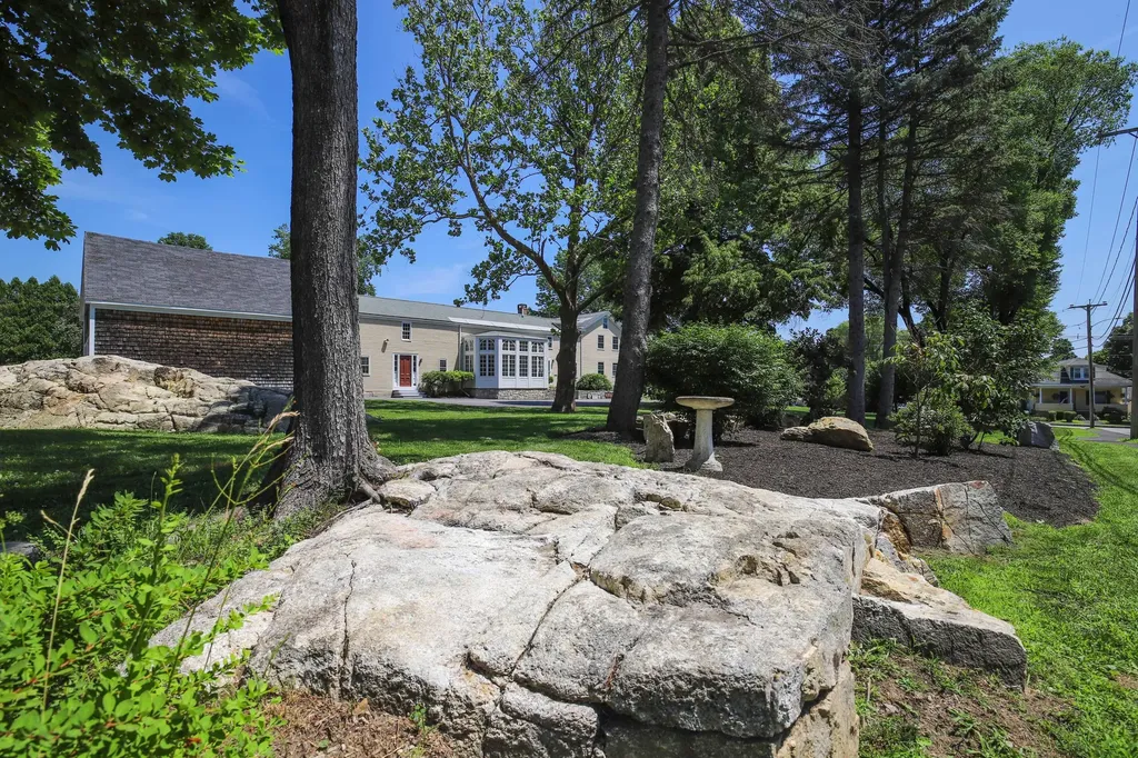 672 Ocean Avenue Portland ME 04103