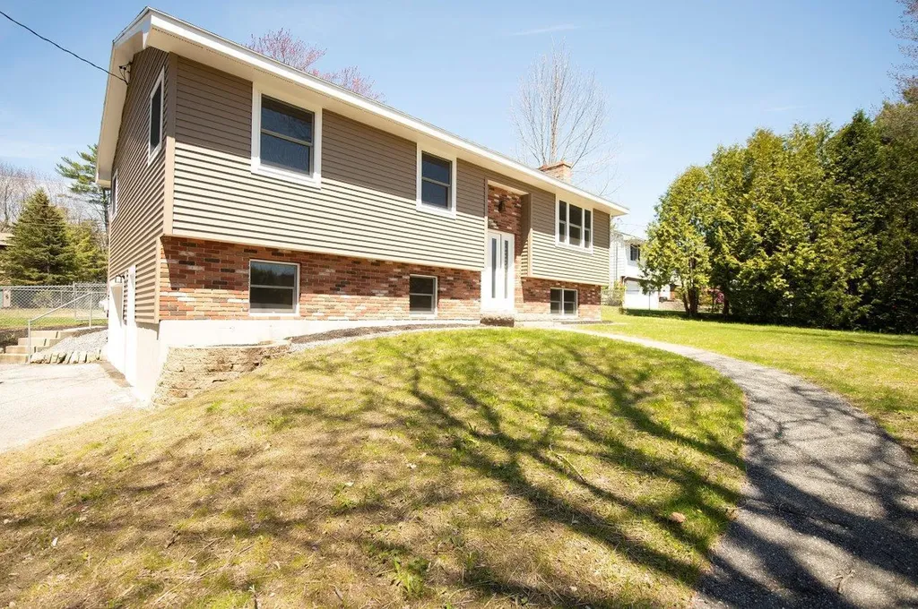 32 Pond Road Lewiston ME 04240
