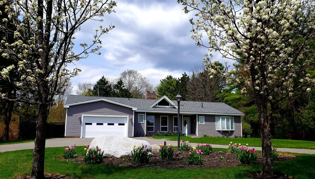 23 Ingraham Street Manchester ME 04351