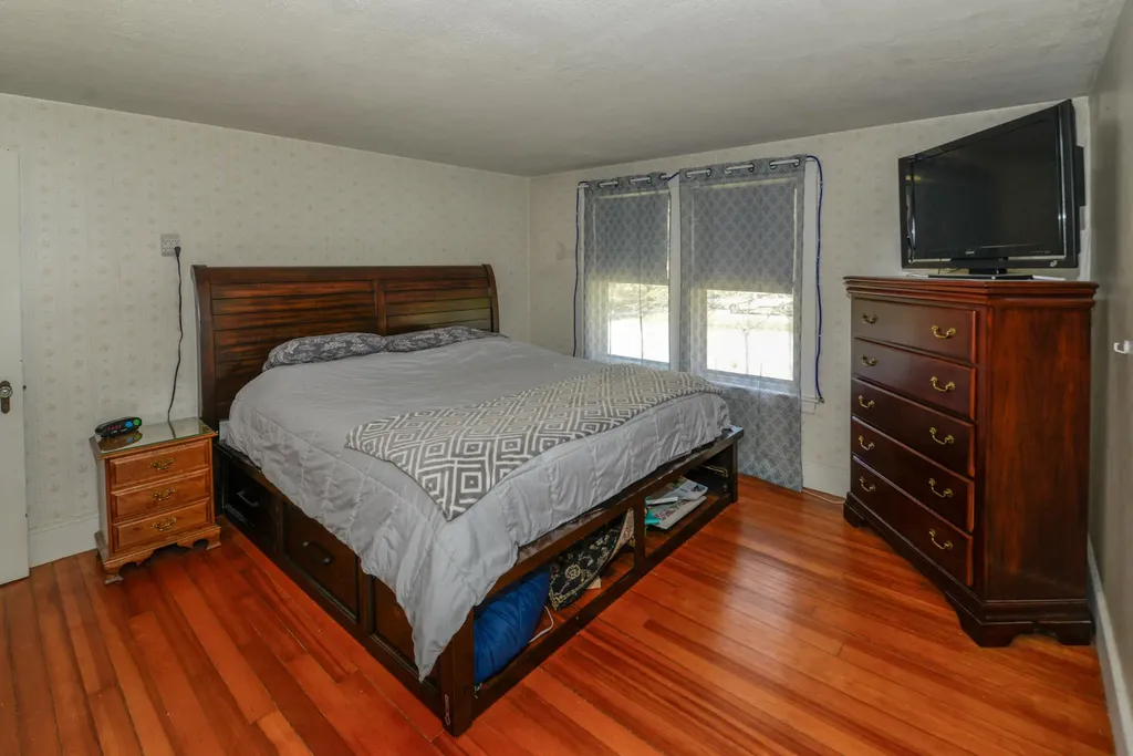 161 Roosevelt Trail Naples ME 04055