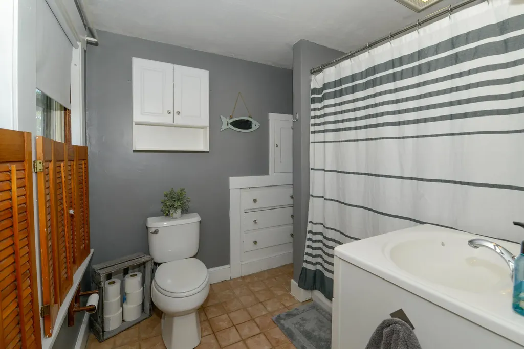 161 Roosevelt Trail Naples ME 04055