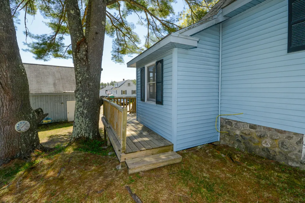 161 Roosevelt Trail Naples ME 04055