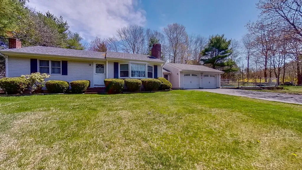 713 Gardiner Road Wiscasset ME 04578