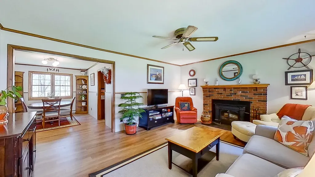 713 Gardiner Road Wiscasset ME 04578