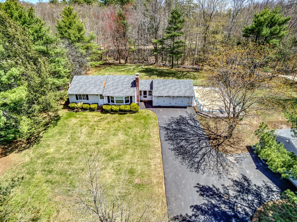 713 Gardiner Road Wiscasset ME 04578