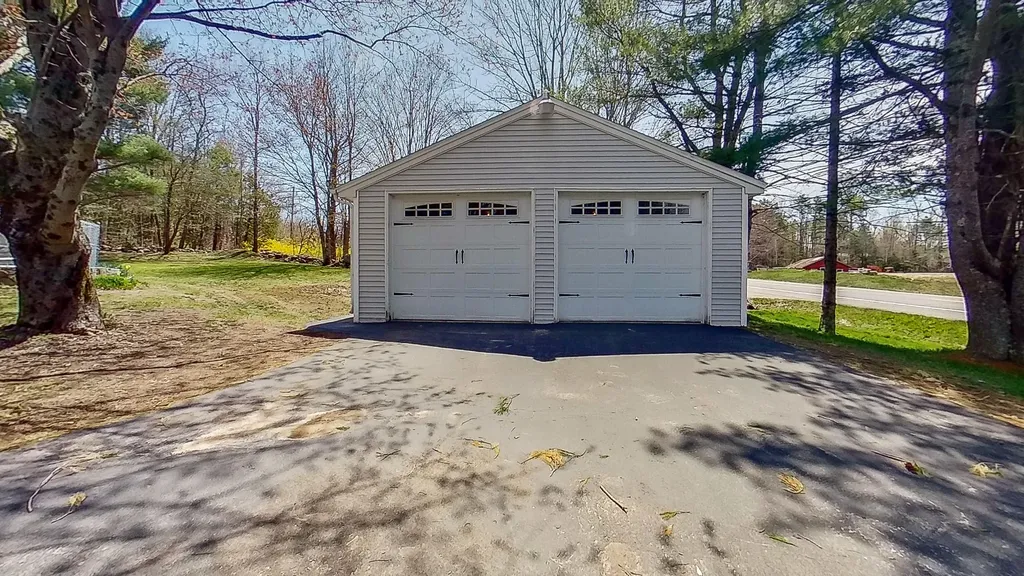 713 Gardiner Road Wiscasset ME 04578