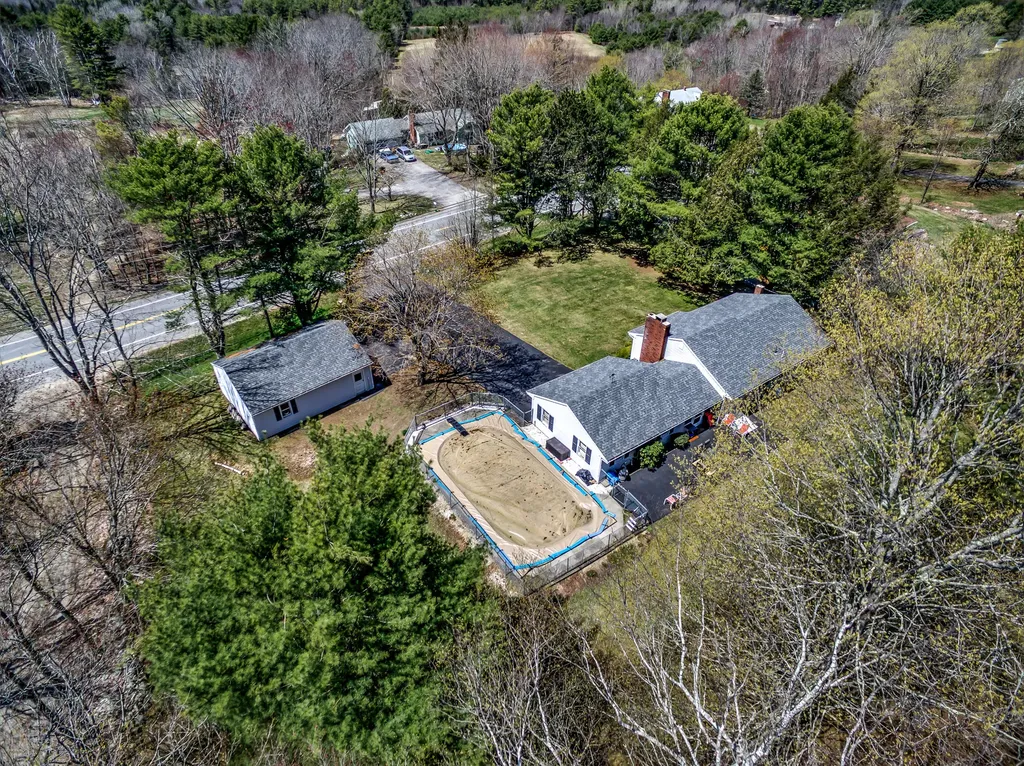 713 Gardiner Road Wiscasset ME 04578