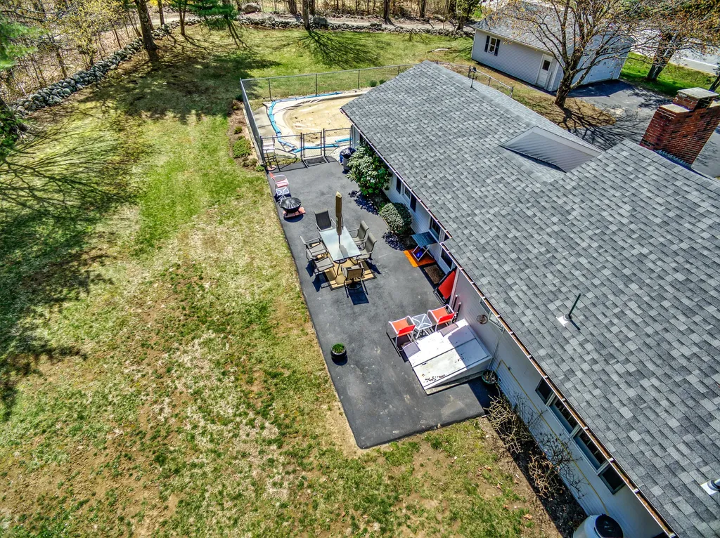 713 Gardiner Road Wiscasset ME 04578