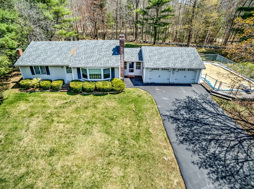 713 Gardiner Road Wiscasset ME 04578