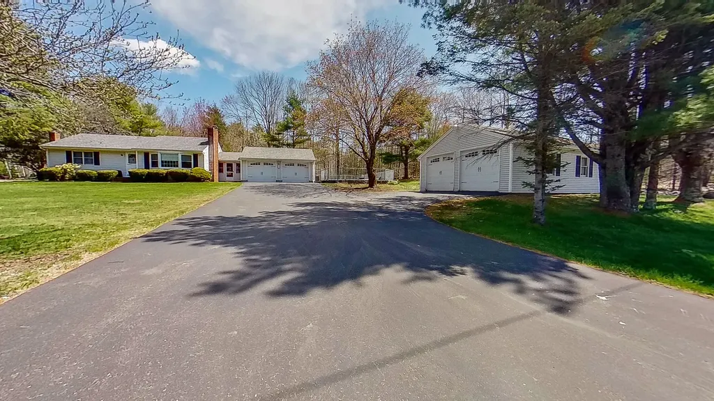 713 Gardiner Road Wiscasset ME 04578