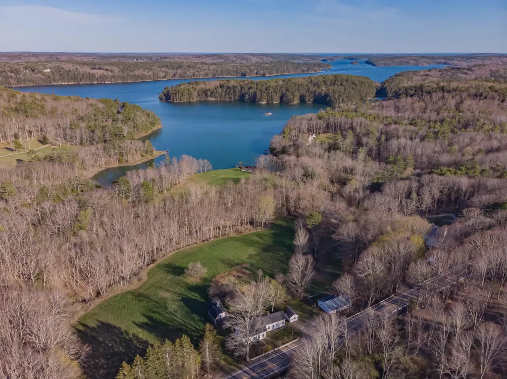 311 River Road Edgecomb ME 04556
