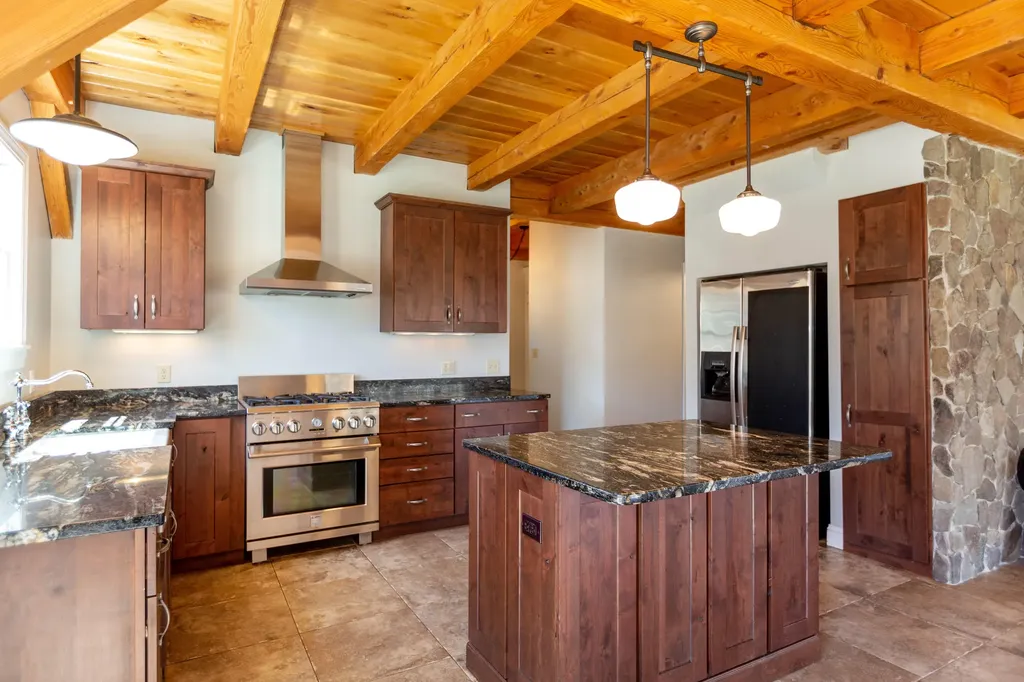 25 Harrison Lane Wiscasset ME 04578