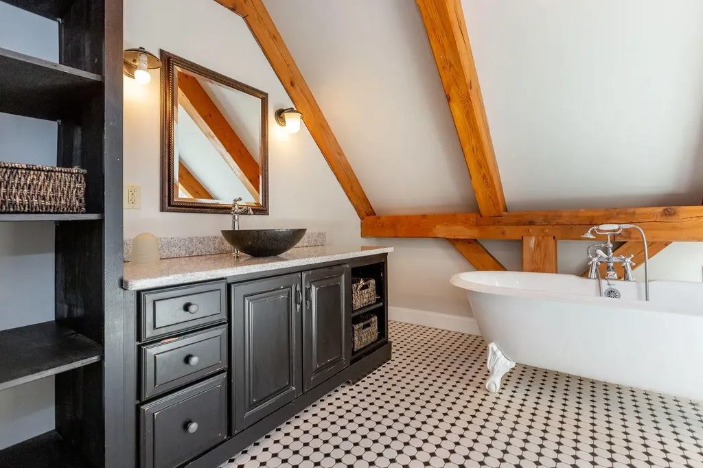 25 Harrison Lane Wiscasset ME 04578