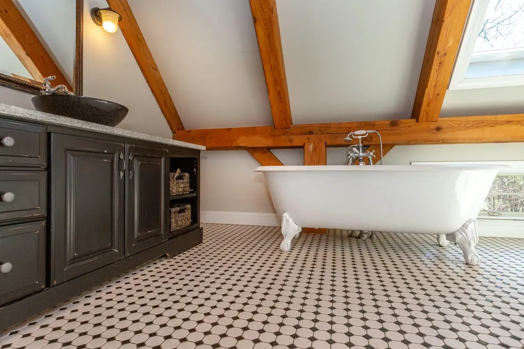 25 Harrison Lane Wiscasset ME 04578