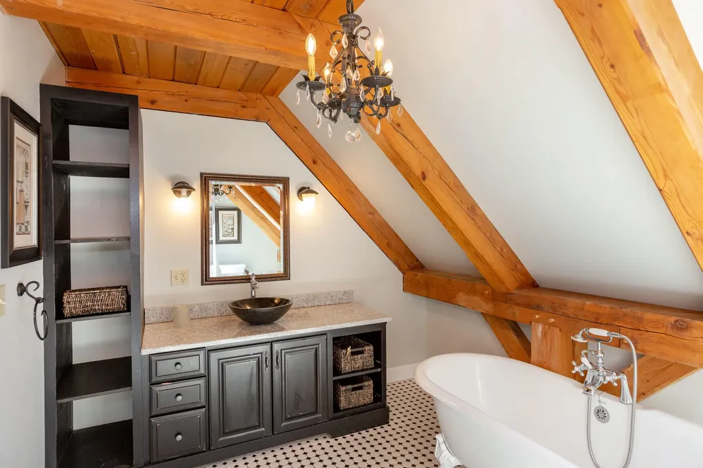 25 Harrison Lane Wiscasset ME 04578