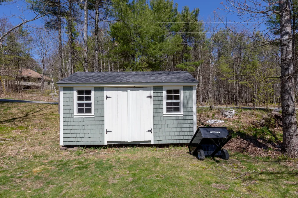25 Harrison Lane Wiscasset ME 04578