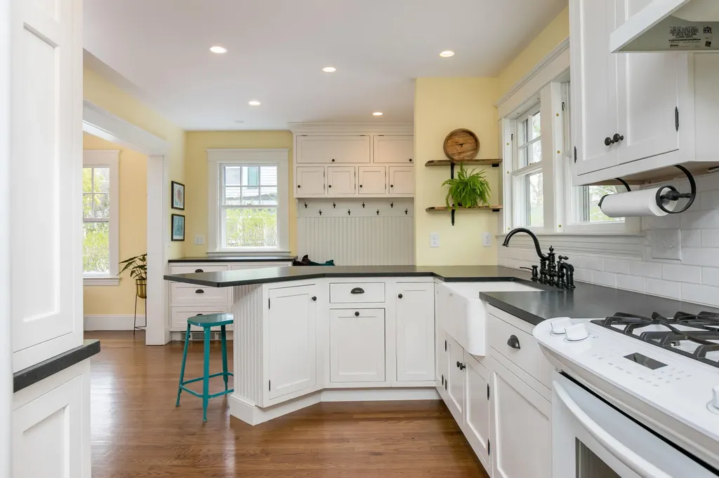 34 Chamberlain Avenue Portland ME 04101