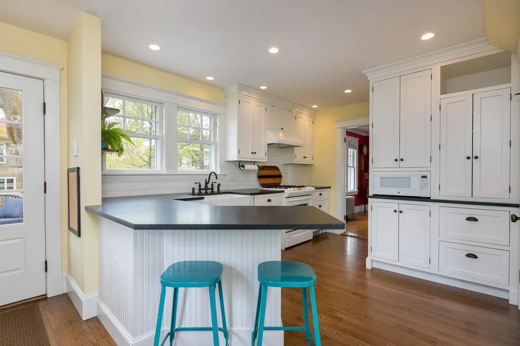34 Chamberlain Avenue Portland ME 04101