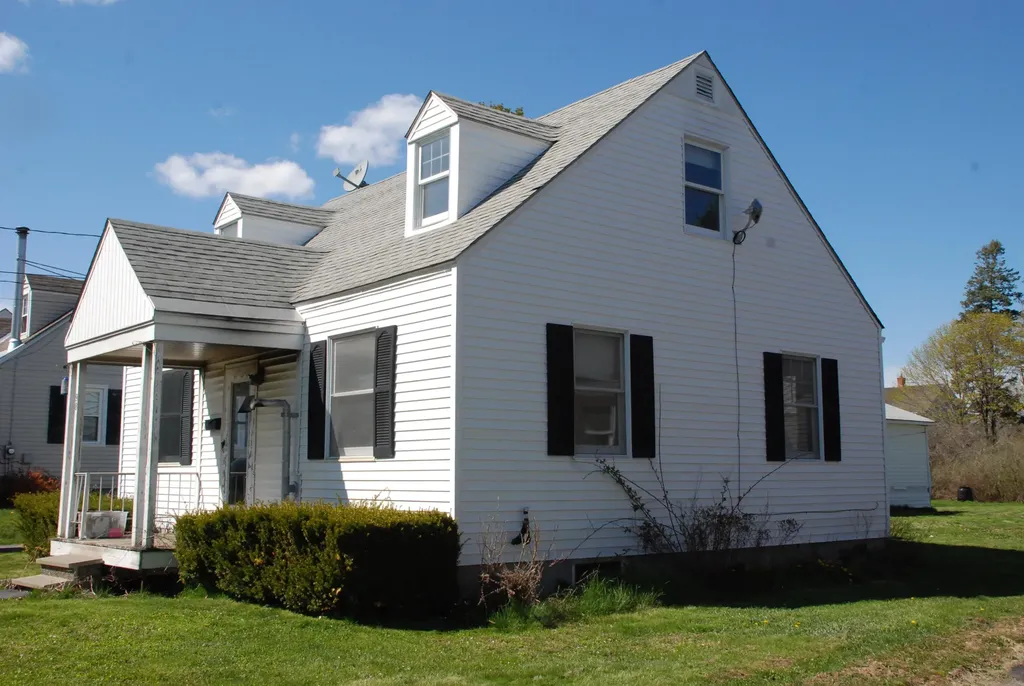 98 Crestmont Road Bangor ME 04401