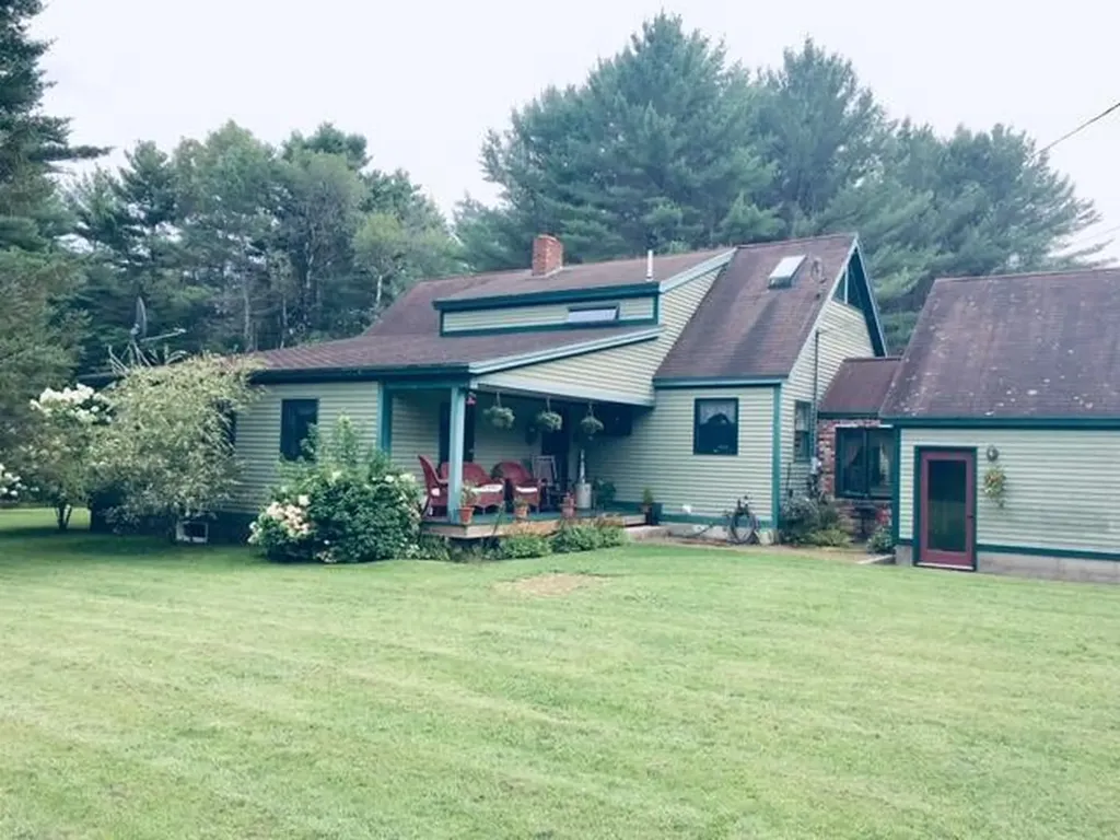 648 Stream Road Winterport ME 04496