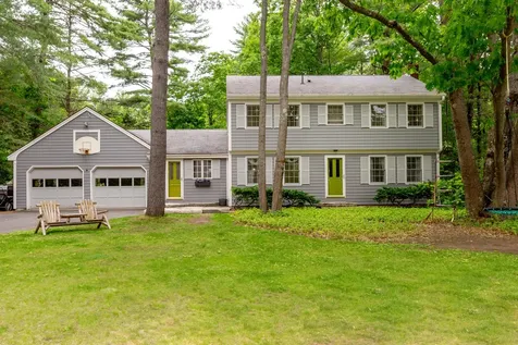 15 Colonial Drive Brunswick ME 04011